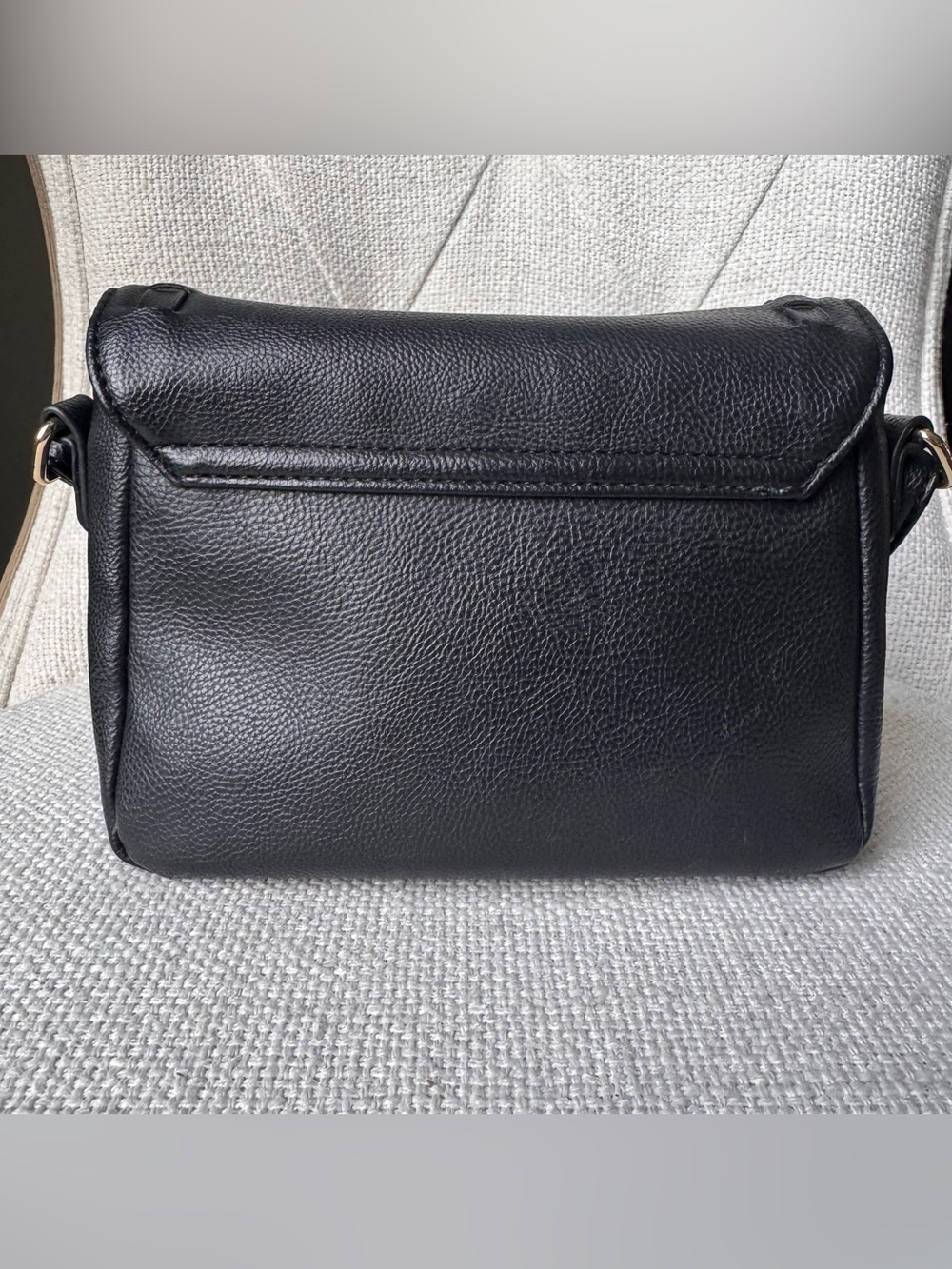JustFab Black Woven-Edge Crossbody Bag - Picture 3 of 11